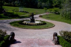 Landesign-Hardscape-Masonry-Valley-Forge-3000-square-foot-EP-HENRY-driveway-in-Coventry-II-with-a-Coventry-curb-stone-border-and-circle