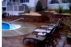 Landesign-Hardscape-Masonry-Valley-Forge-EP-HENRY-patio-and-retaining-wall-around-a-pool