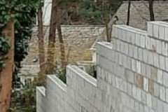 Landesign-Hardscape-Masonry-Valley-Forge-cinder-block-retining-wall